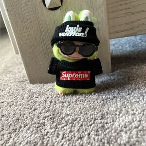 Black S outfit for mini labubu (pin for love size)